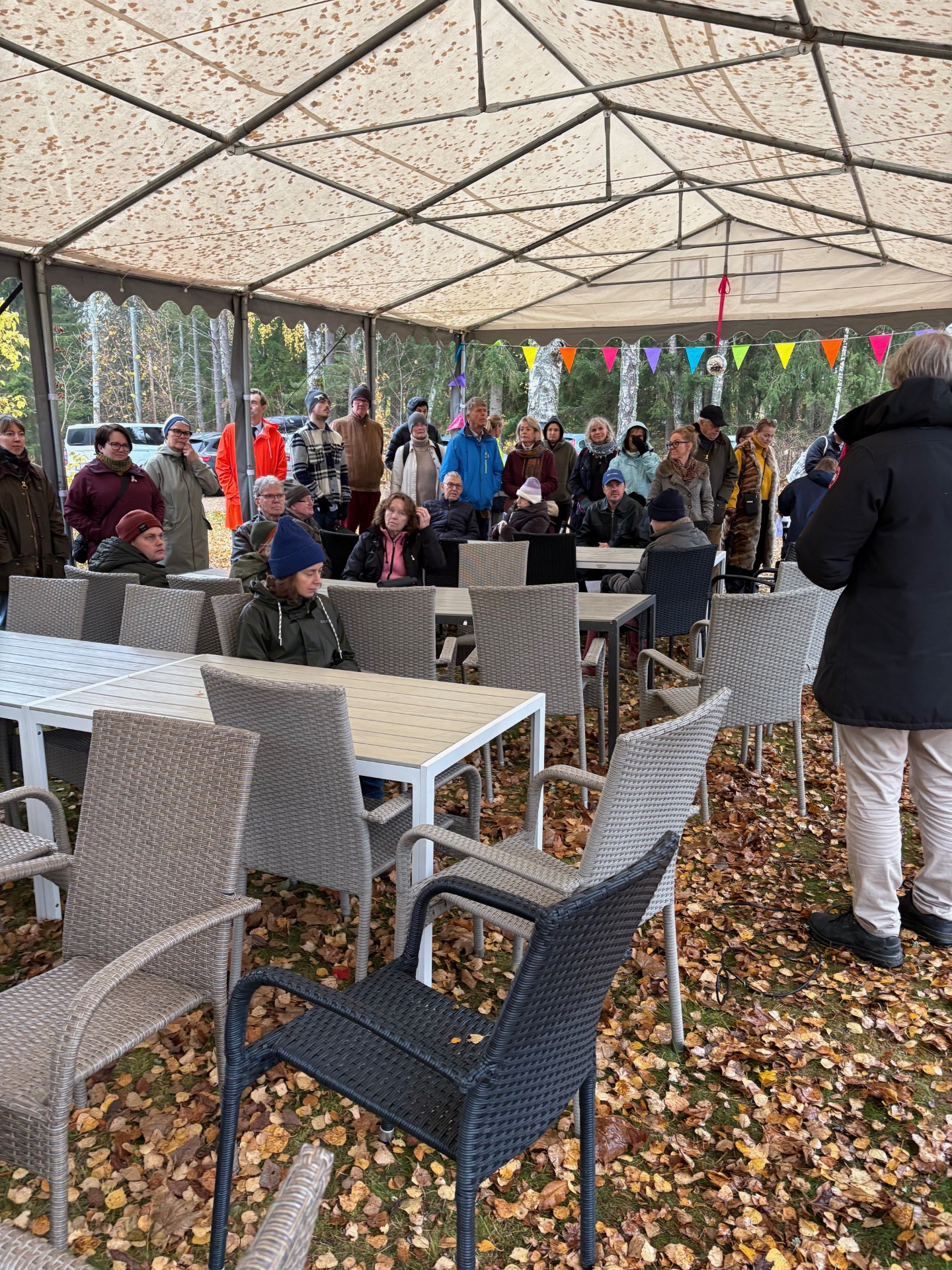 Samling under tält